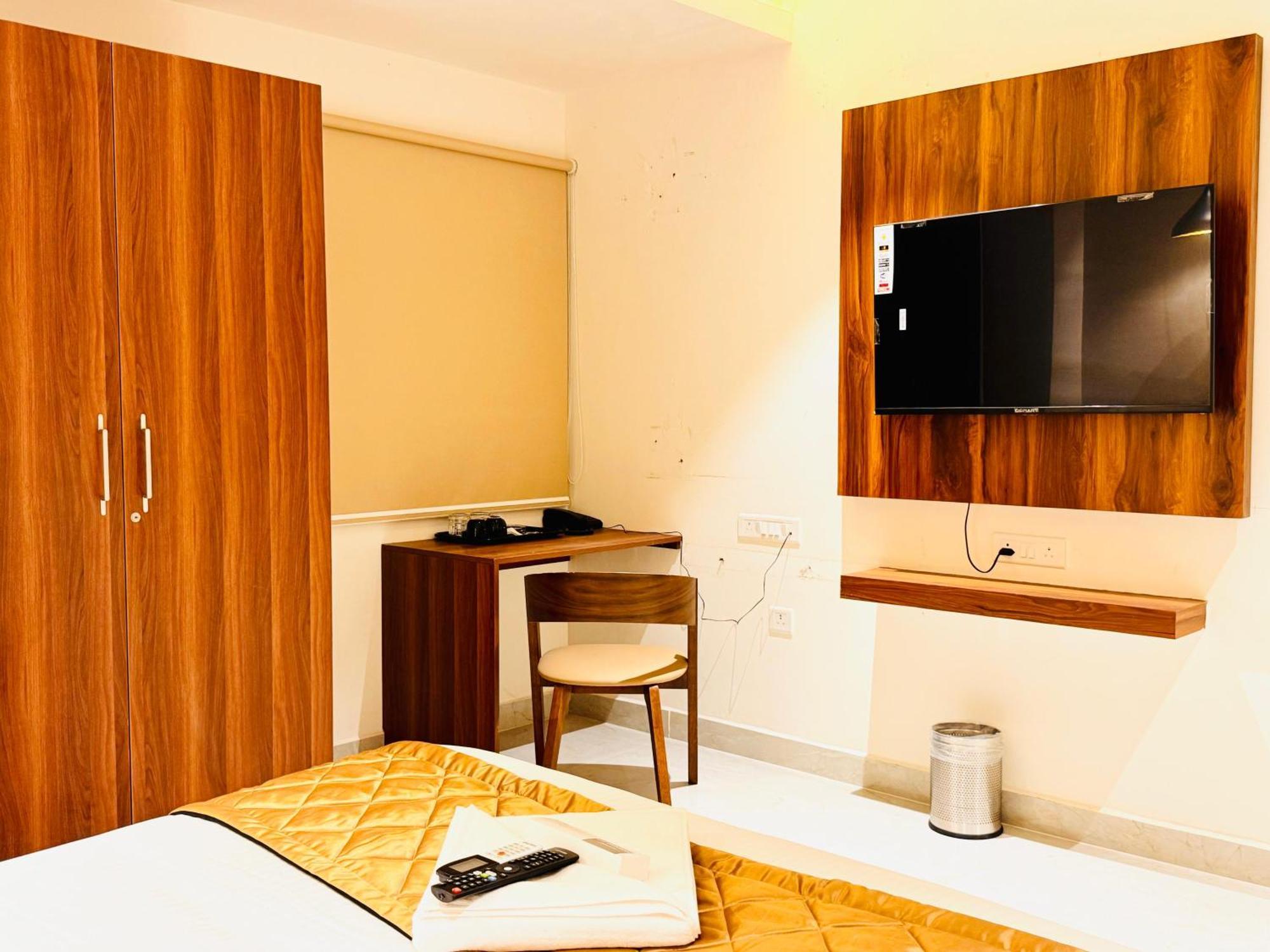 Hotel Star Avenue - Indiranagar Бангалор Екстериор снимка