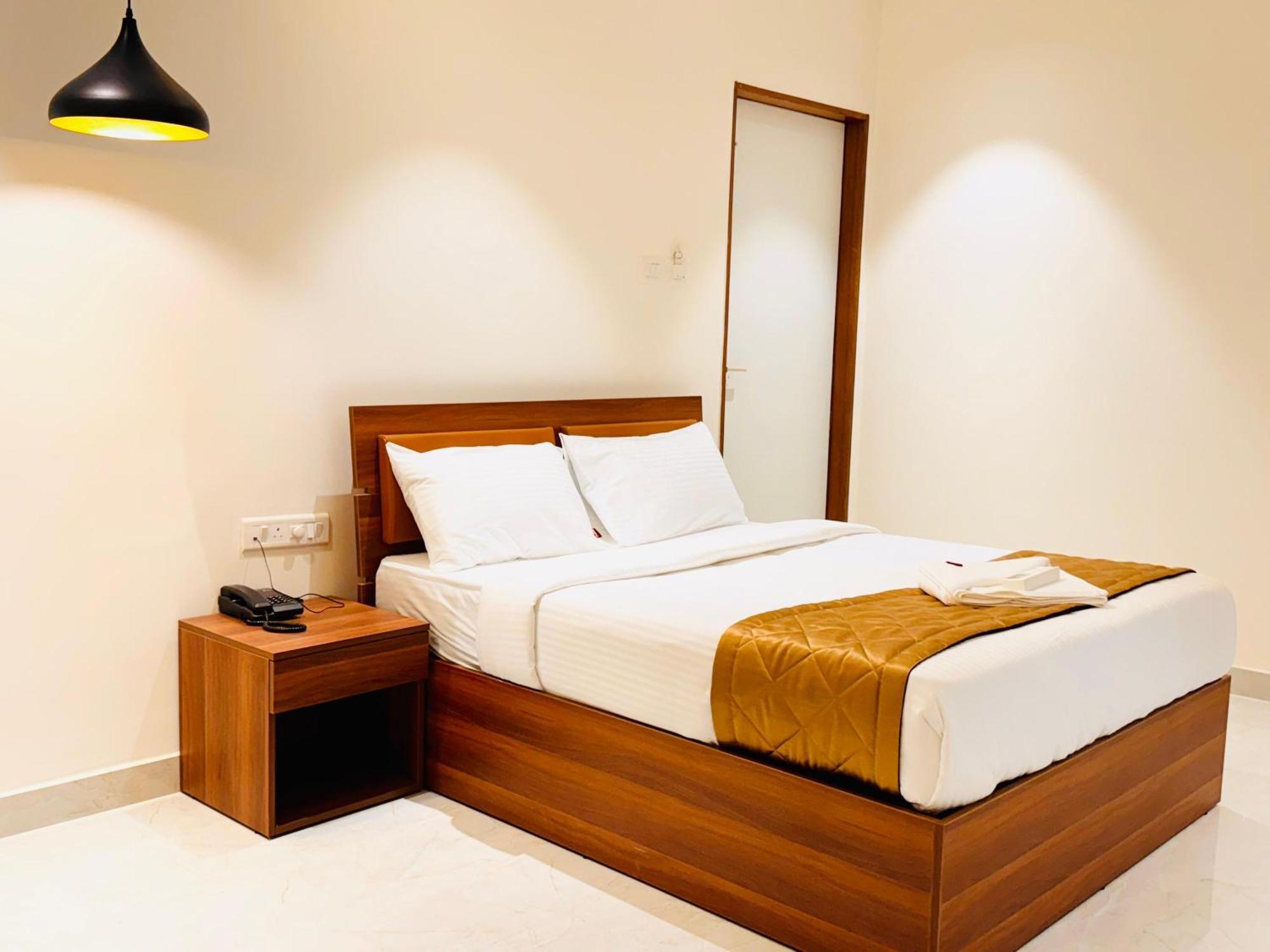 Hotel Star Avenue - Indiranagar Бангалор Екстериор снимка