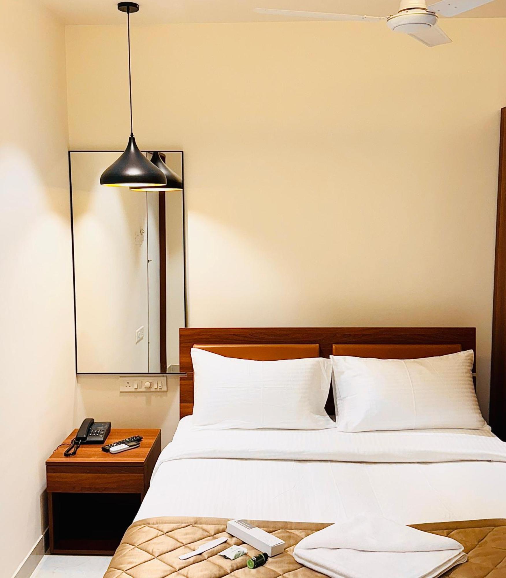 Hotel Star Avenue - Indiranagar Бангалор Екстериор снимка